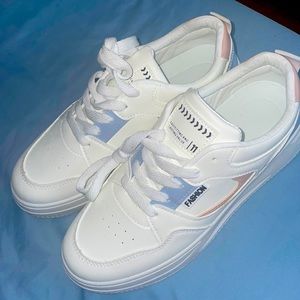 Women sneakers size 39